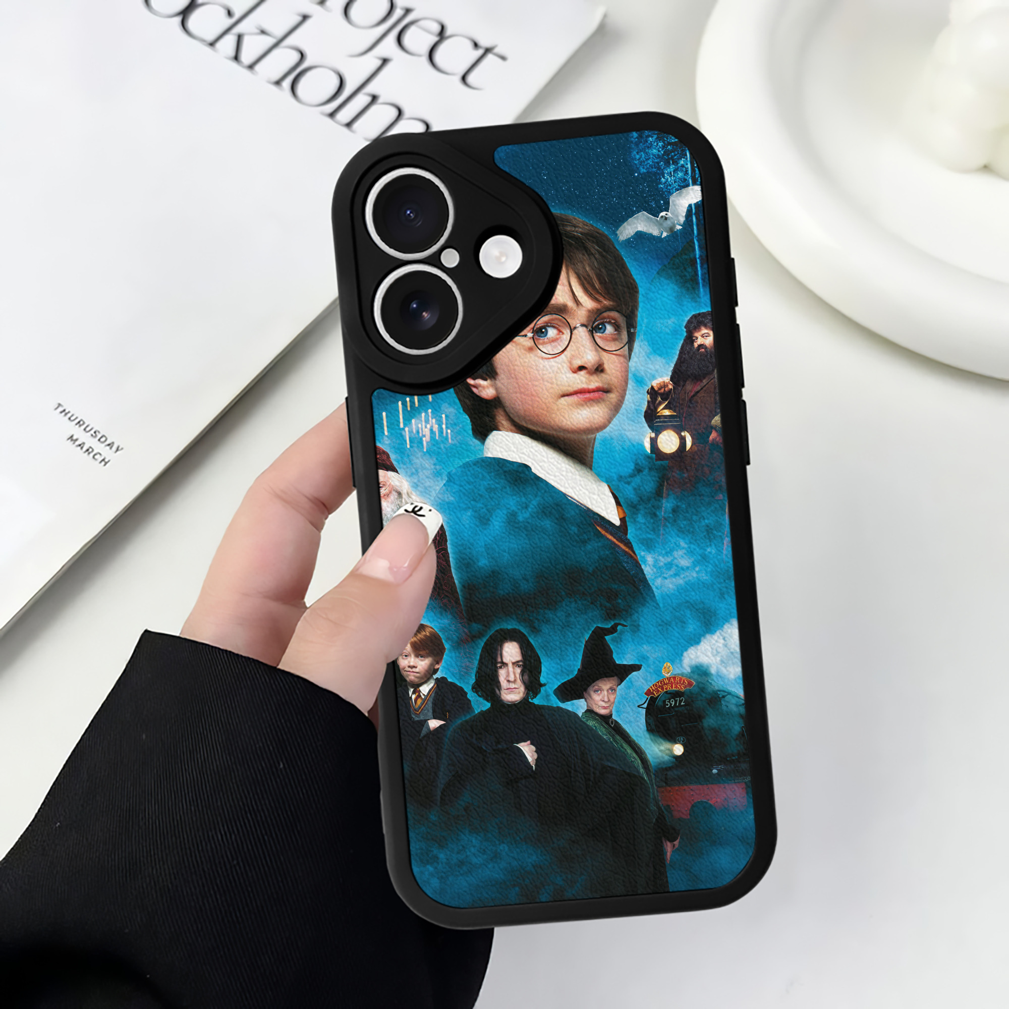（画像用） Harry Potter ハリー・ポッターシリーズ 【iPhone 16シリーズ対応】シリコンスマホケース（レザー調） 材質：シリコン